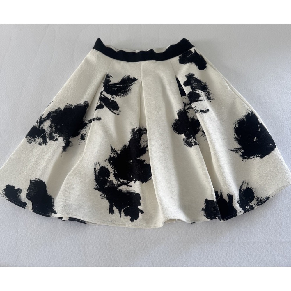 White House Black Market Abstract Floral Pleated A-Line Skirt Ivory Black Sz 12